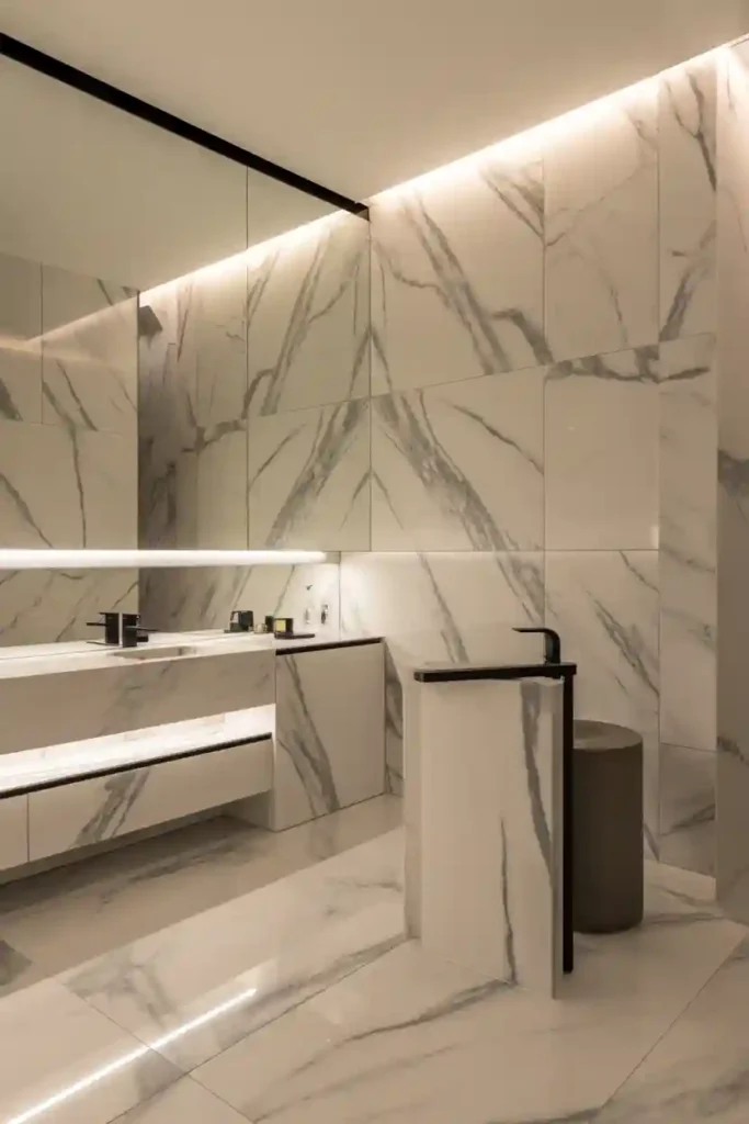 Oversized Tile With Dramatic Veining